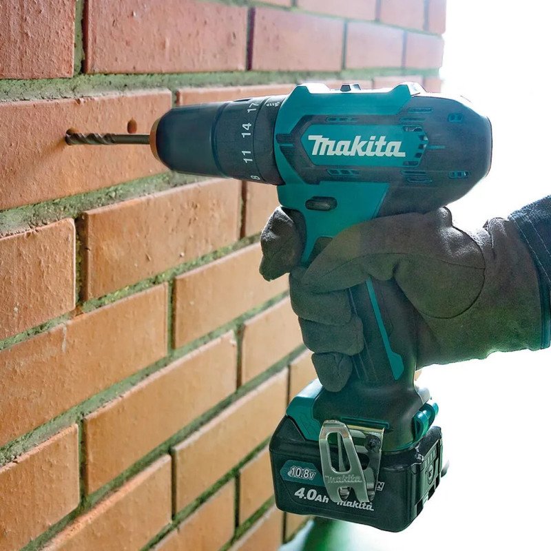 MAKITA CLX228SAX2 KIT AVVITATORI PERCUSSIONE E IMPULSI 12V - Mondoferramenta